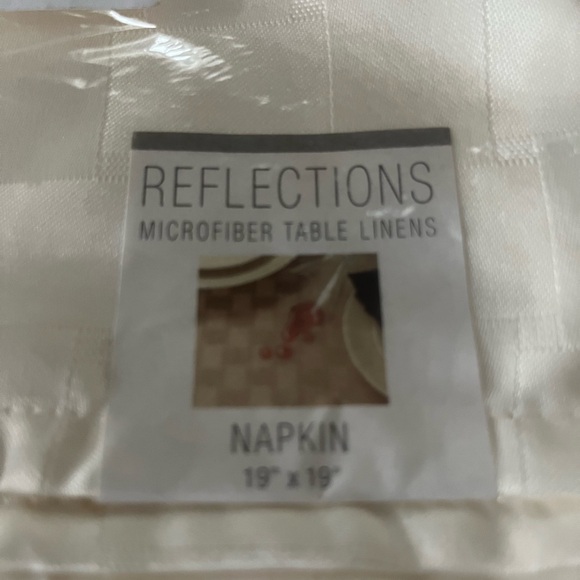 Reflections Ivory Table Linens Set - Picture 6 of 9